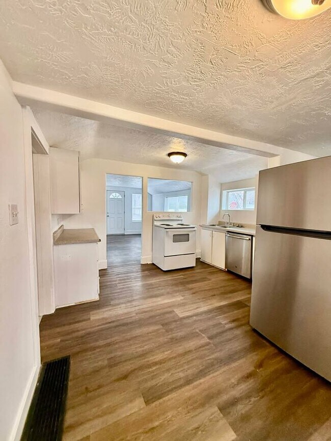 Foto del edificio - 624-628 W Benton