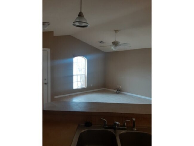 Building Photo - 2415-2445 SW 45th St