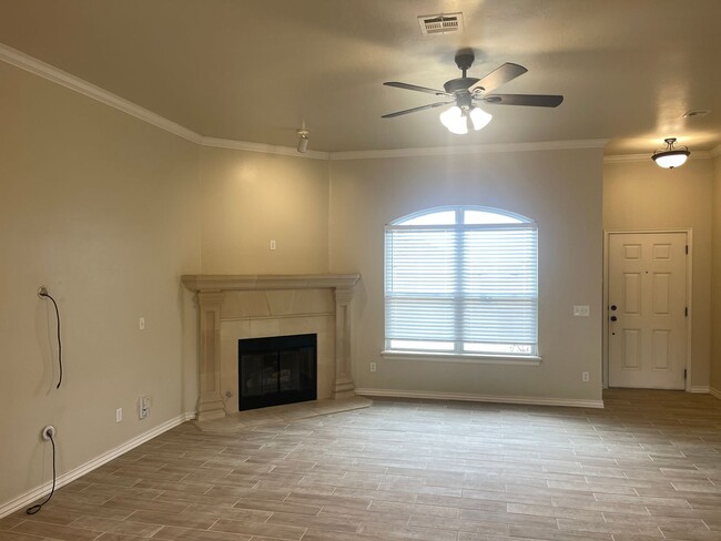 Building Photo - 3 bed 2 bath with storm shelter in Moore S...