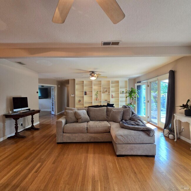 Foto del edificio - 480 Meadowview Dr