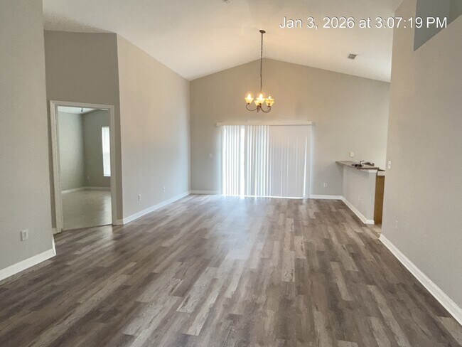 Foto del edificio - 1911 Colonial Woods Blvd