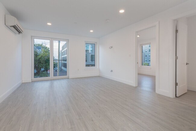 Building Photo - New renovated unit!