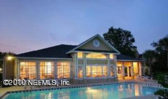 Building Photo - 13703 Richmond Park Dr N