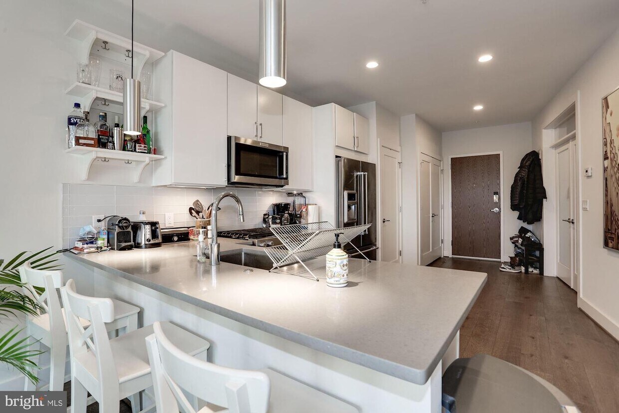 Foto principal - 2337 Champlain St NW