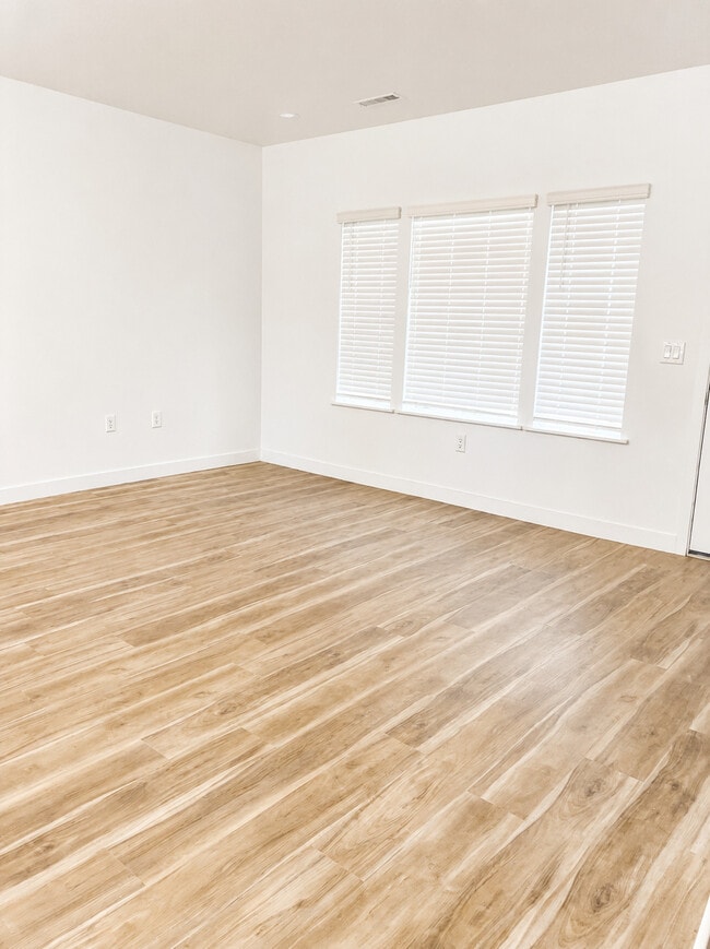 Upgraded Vinyl Floors - Lofts at G Diamond Ranch