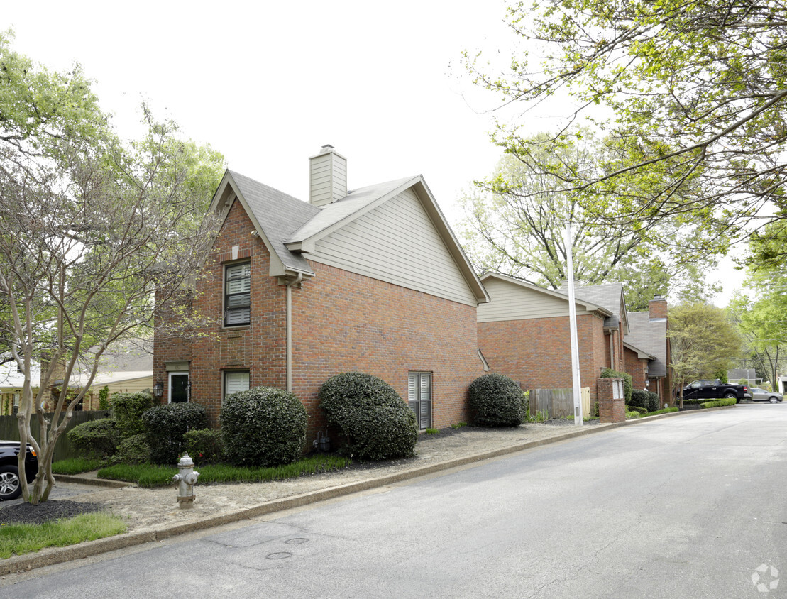 Building Photo - Park Court Townhomes