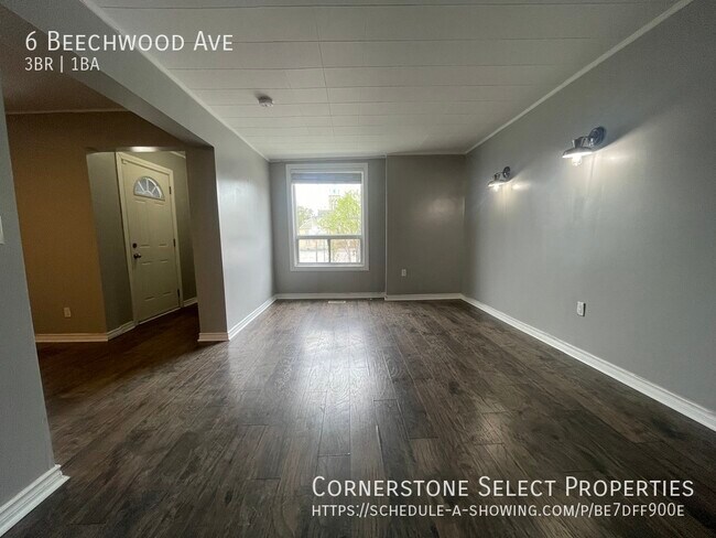 Photo du bâtiment - Charming Detached Home!