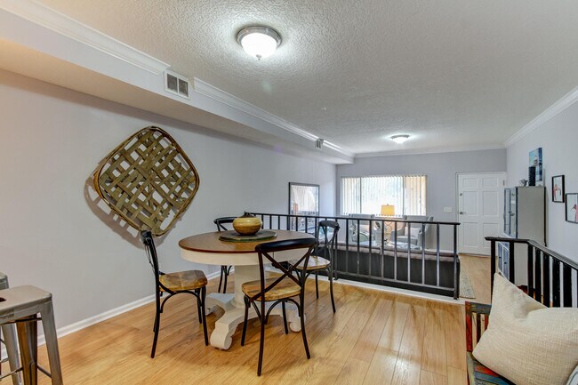 Foto del edificio - 5375 Ortega Farms Blvd