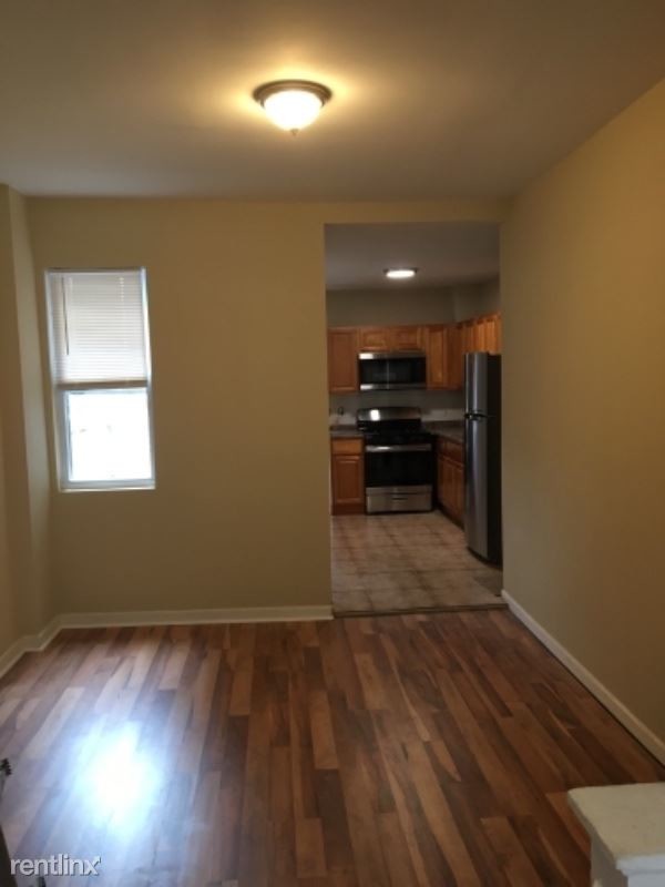 Building Photo - 3 br, 1 bath House - 1320 West Victoria st