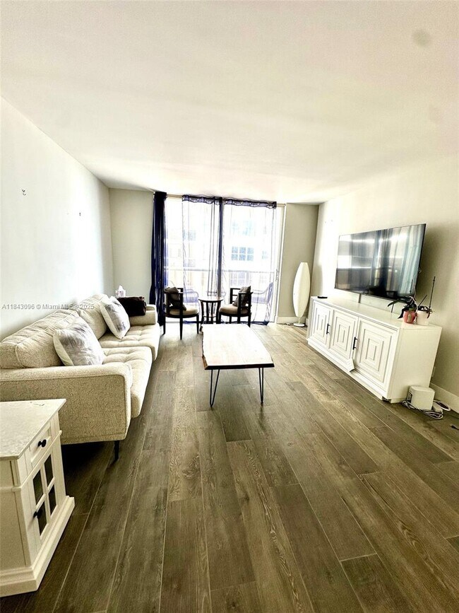 Foto del edificio - 6039 Collins Ave
