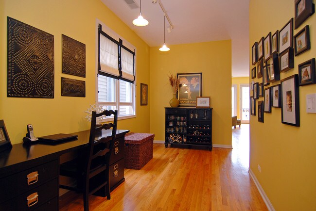 Dining Room - 921 W Fletcher St
