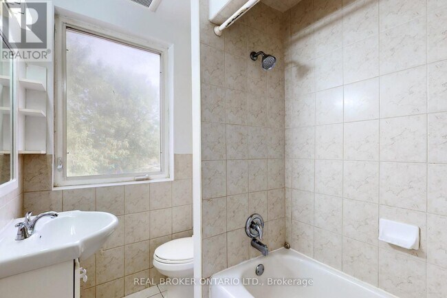 Photo du bâtiment - 102 Bowie Ave