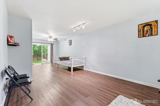 Building Photo - 2804 Cricket Cir