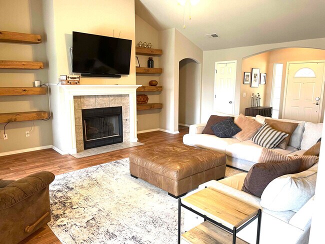 Building Photo - 5228 Redbud Pl