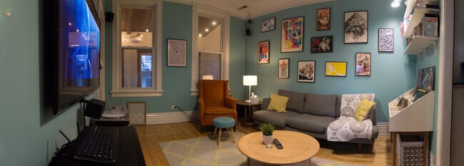 Living room - 2863 W Dickens Ave