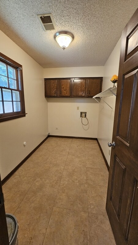 Building Photo - 6743 Amersham Dr