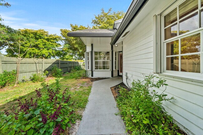 Foto del edificio - 465 Goldenwood Way