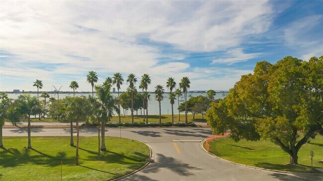 Building Photo - 707 S Gulfstream Ave