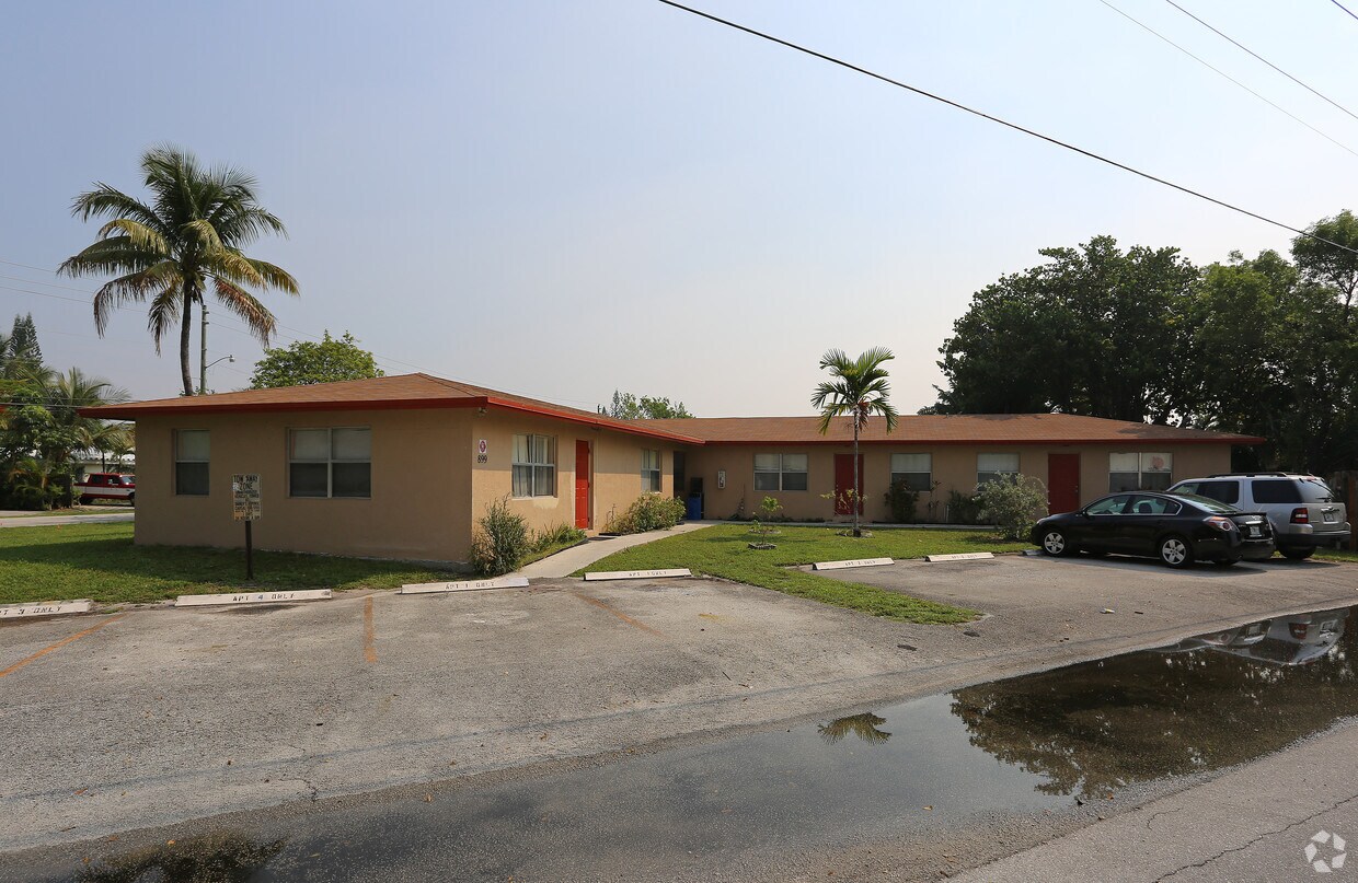 Foto principal - 899 NE 15th St