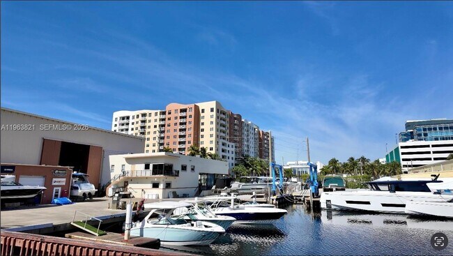Foto del edificio - 2891 NE 185th St
