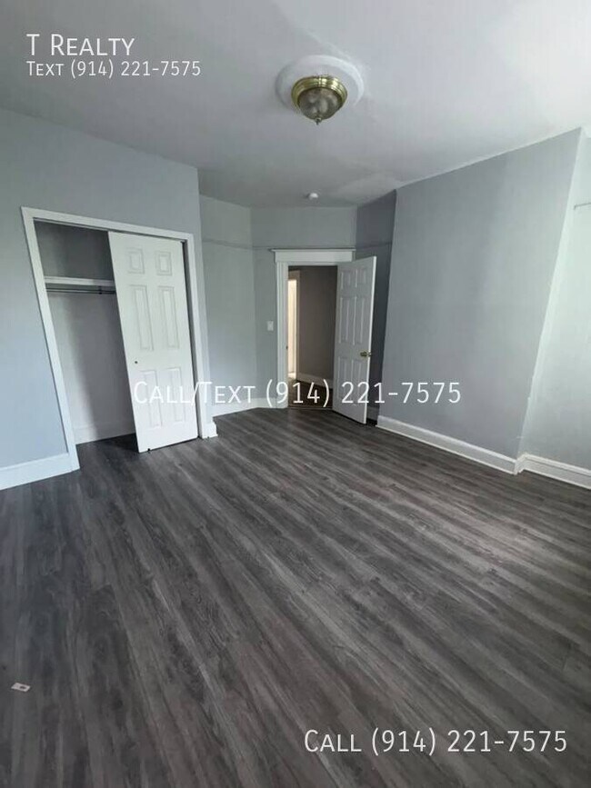 Building Photo - 127 Stanley Ave