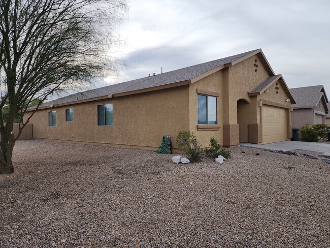 Building Photo - 4042 E Big Game Pl