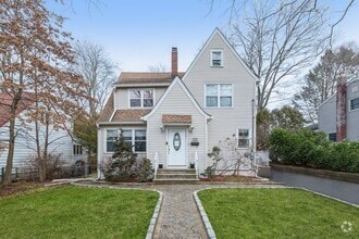 Building Photo - 39 Linwood Ave
