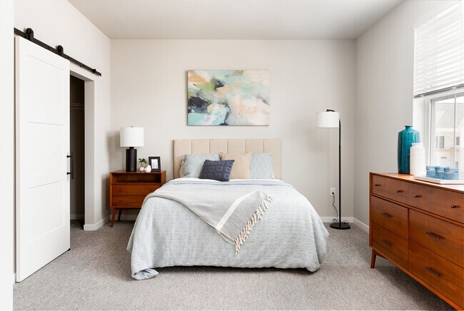Pisos apilados | Dormitorio - Terrapin Run Townhomes