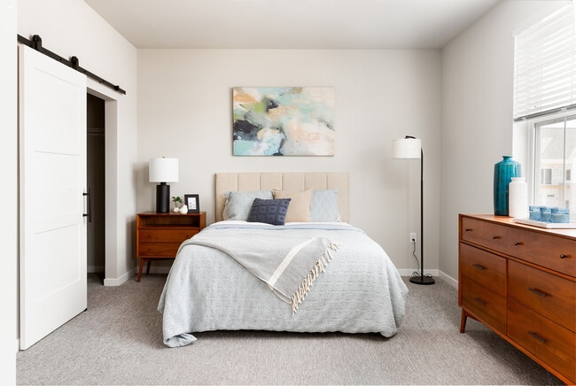 Stacked Flats | Bedroom - Terrapin Run Townhomes