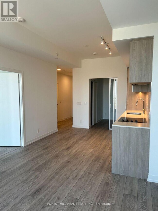 Building Photo - 2020-2020 Bathurst St
