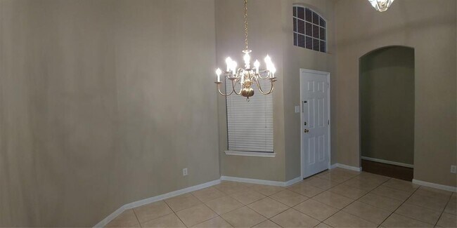 Foto del edificio - 14102 Lindencroft Ct