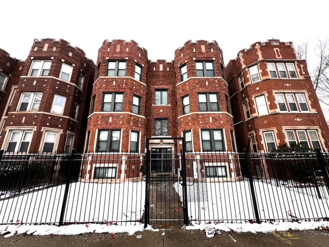 Photo - 7920 S Rhodes Ave Apartment