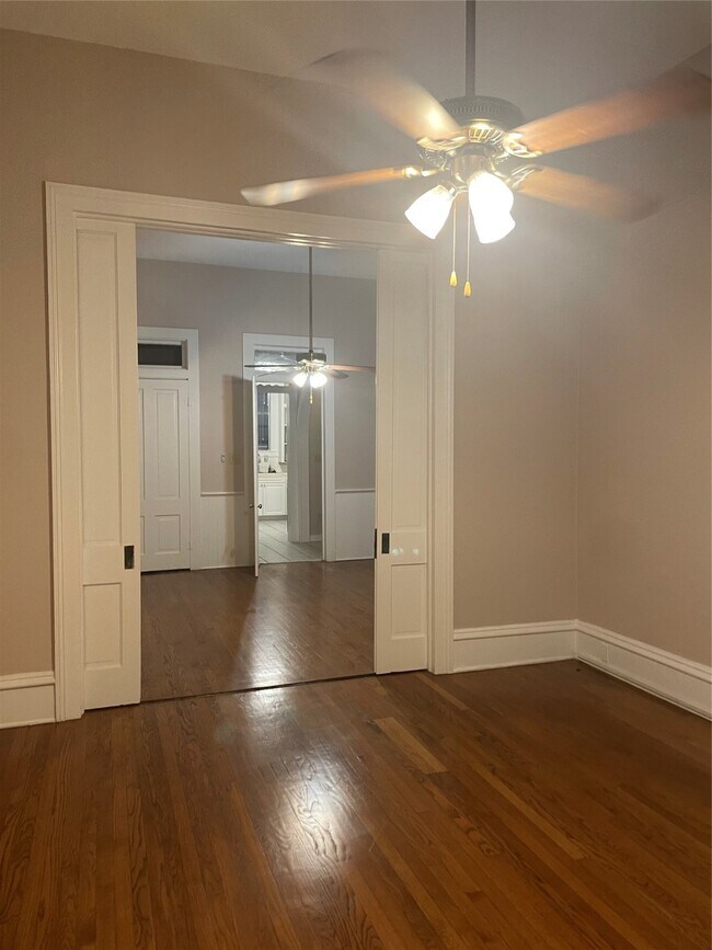 Building Photo - 1909 Broadway Avenue J