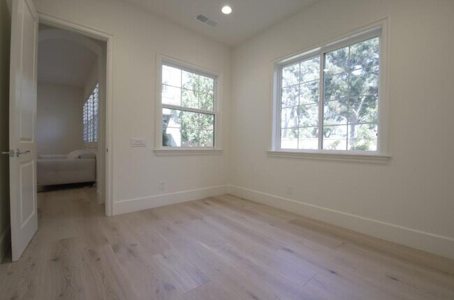 Building Photo - 4961 Ashville Dr