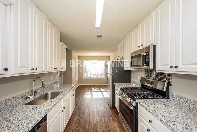 Foto del edificio - 165 White Oak Wy