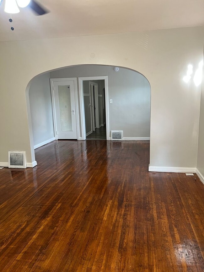 Building Photo - 45 S Linwood Ave