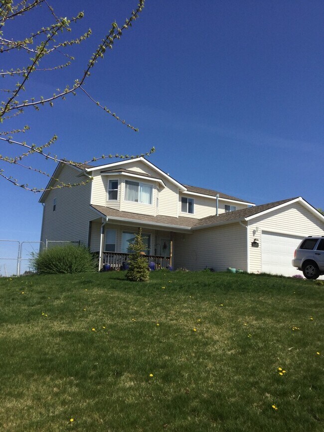 Building Photo - 4 Bd/3 Ba Beautiful Home on Military Hill!