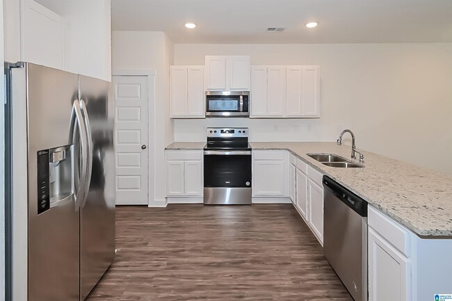 Building Photo - 529 The Heights Ln