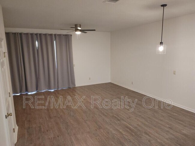 Foto del edificio - 1705 W Spring Meadow Loop