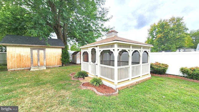 Building Photo - 7489 Old Beach Rd
