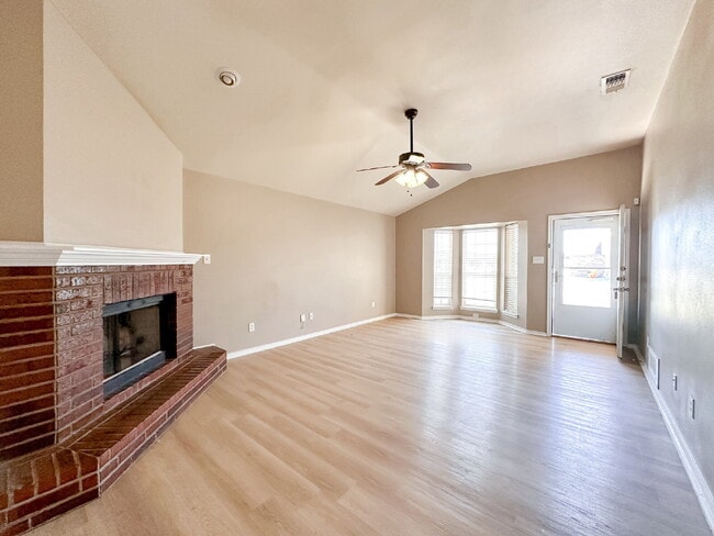 Foto del edificio - 3-Bedroom Home in Milwaukee Ridge!