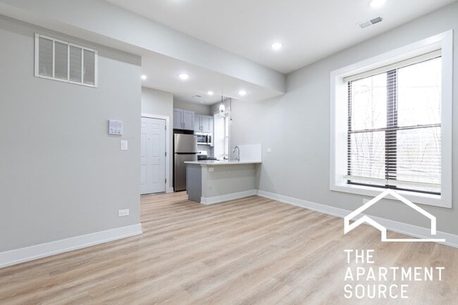 Building Photo - 434 W Belden Ave