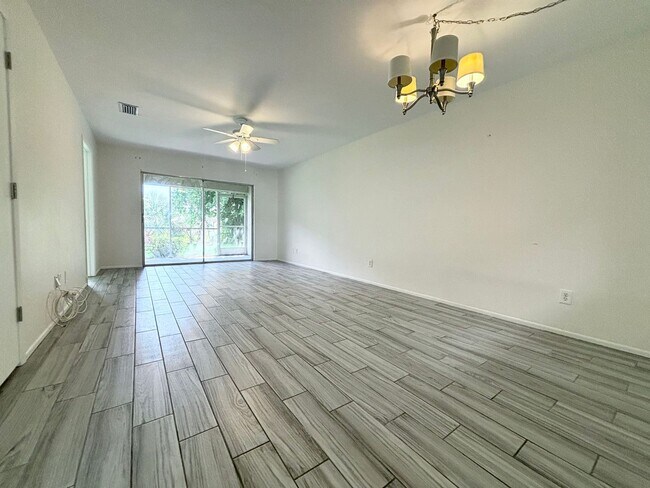 Foto del edificio - Recently Renovated Rental in Desirable Cap...