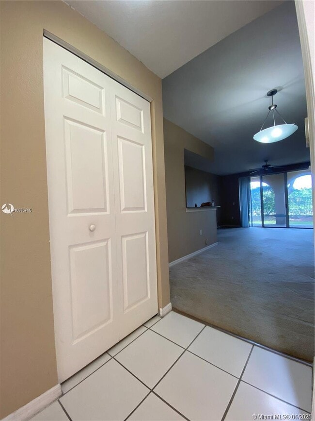 Building Photo - 2560 Centergate Dr