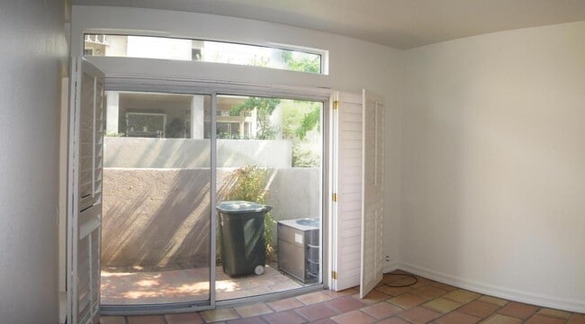 Building Photo - Arbor Park 2 Bedroom Lower Unit Condo in V...