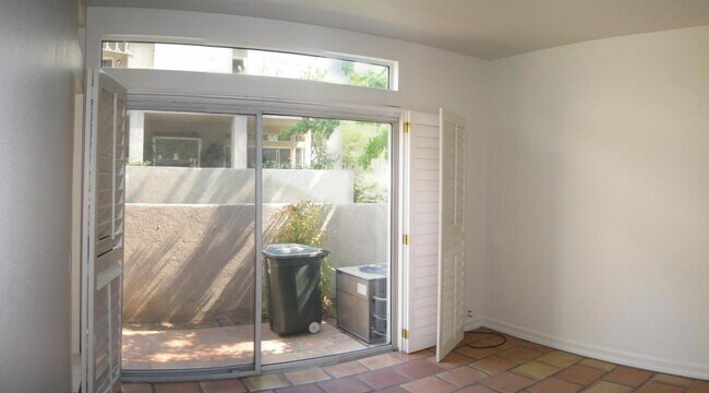 Foto del edificio - Arbor Park 2 Bedroom Lower Unit Condo in V...