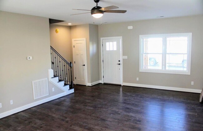 Building Photo - Great Location 3 Bedroom House