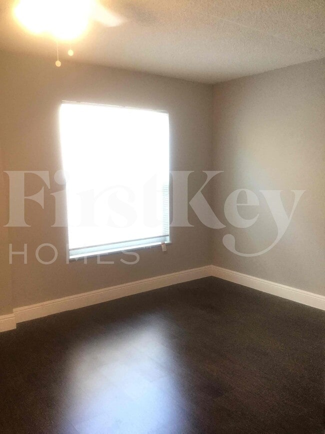 Foto del edificio - 5896 Triphammer Rd