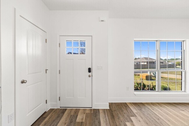 Building Photo - 140 Kinley Ave