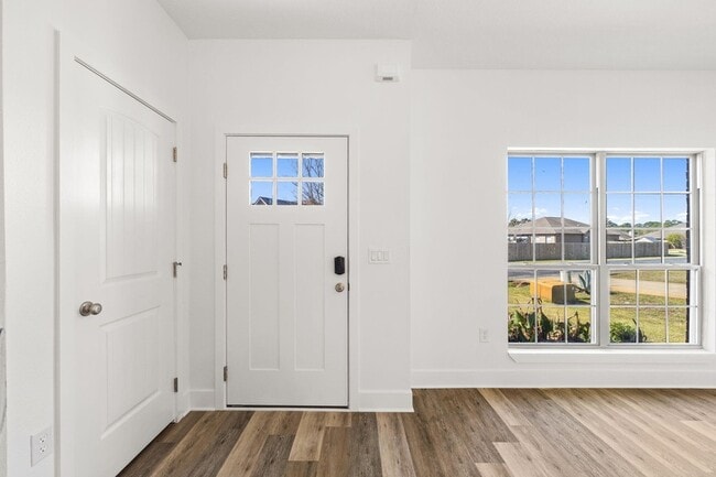 Foto del edificio - 140 Kinley Ave